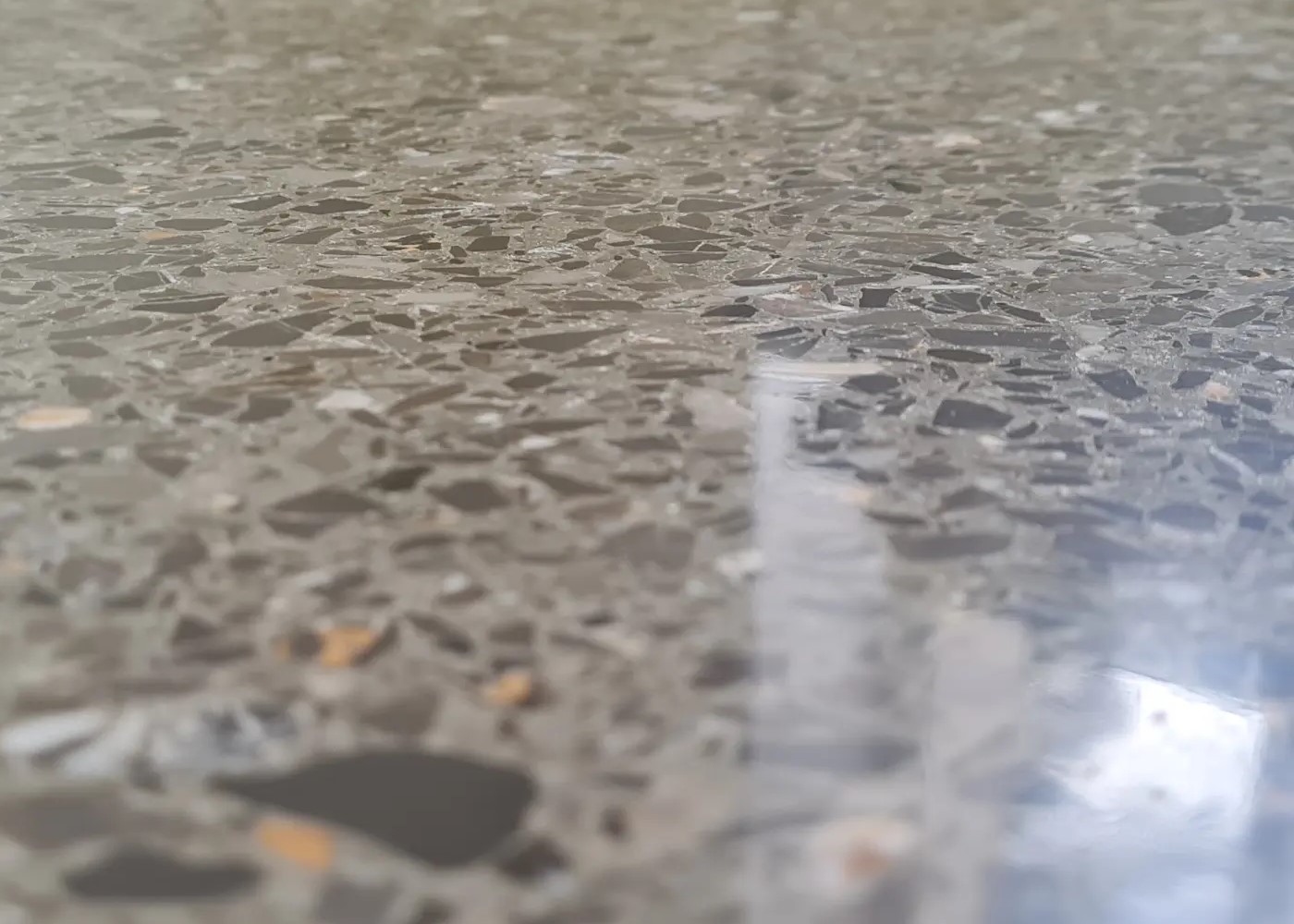 terrazzo grīdu slīpēšana